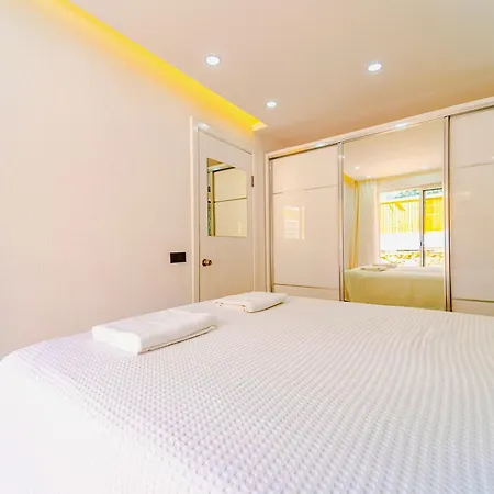 Stunning Modern Duplex Apartment In Central Kalkan